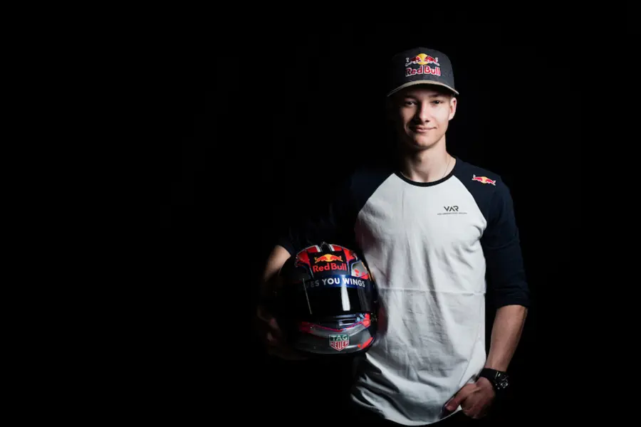 Norwegian Dennis Hauger signs up for dual 2019 F4 program