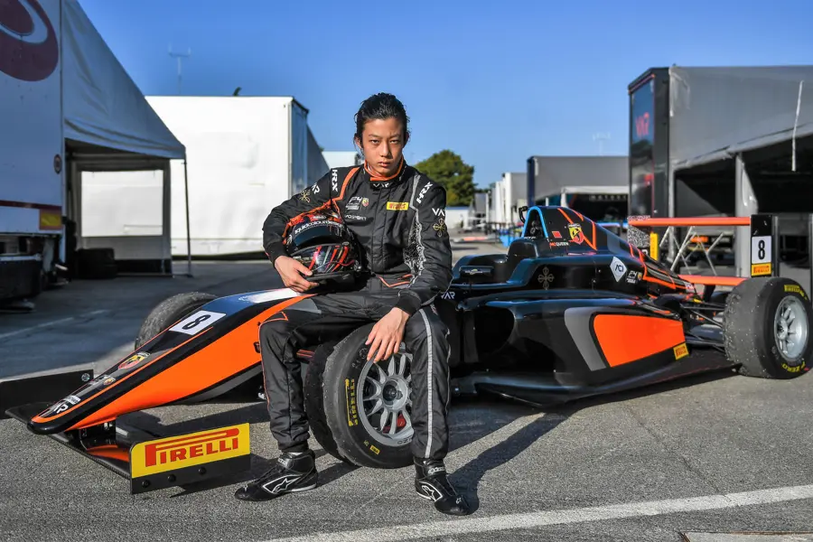 VAR signs Chinese Cenyu Han (McQueen) for Italian and German F4