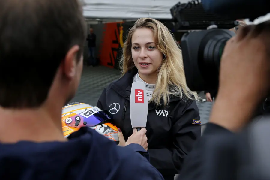 Sophia Flörsch scores maiden championship point - Van Amersfoort Racing