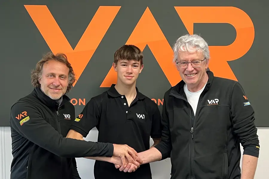 Brando Badoer races for VAR in 2022 F4 Championship